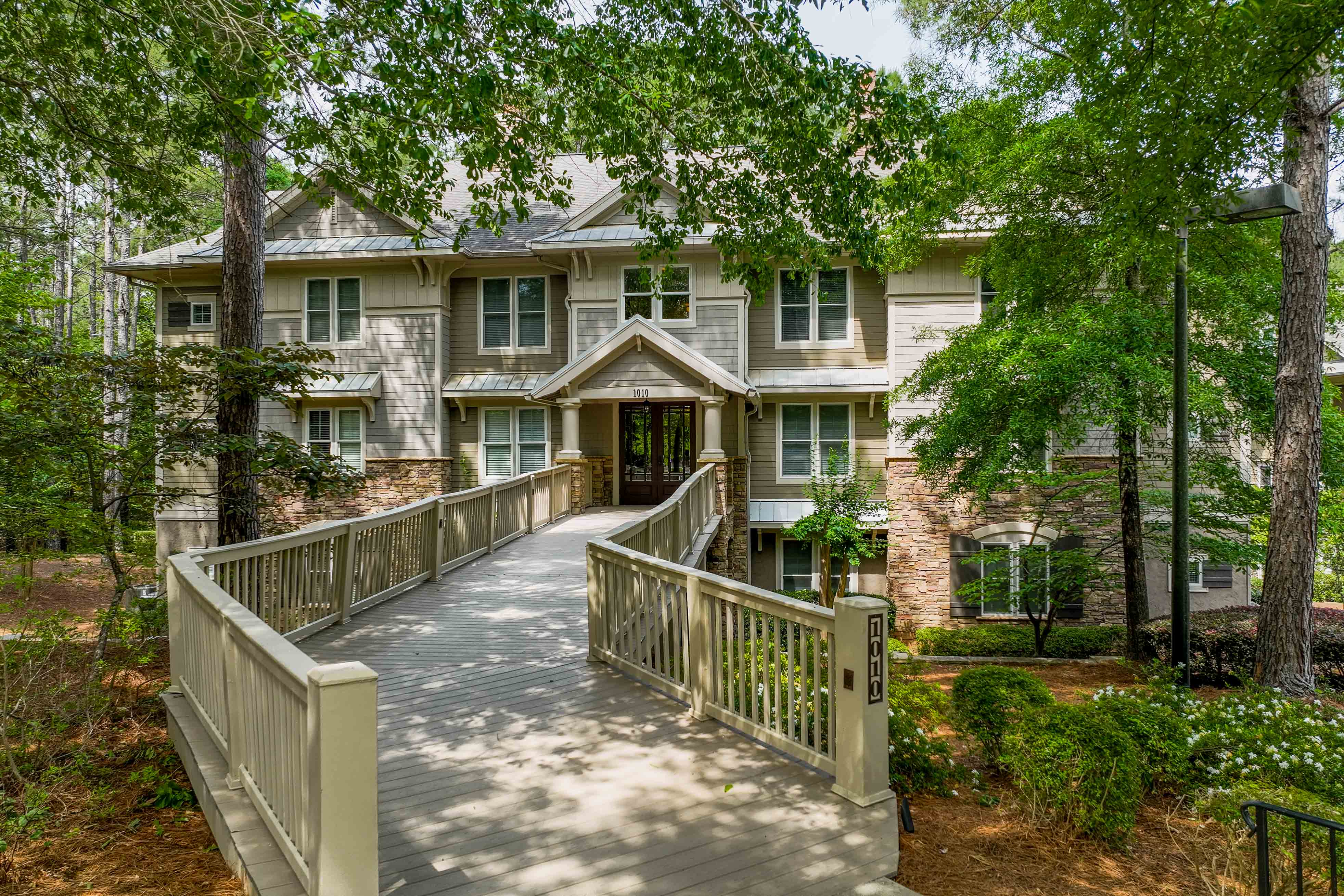 1010F Tailwater image 1